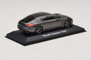 Porsche Panamera 970 Turbo Gris Metalizado Maxichamps 1:43 940062371 Metal - imagen 2 de 4