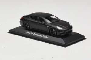 Porsche Panamera 970 Turbo Negro Mate Maxichamps 1:43 940062370 Metal - imagen 3 de 4