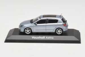 Vauxhall Astra H Sedan Azul Claro Metalizado Minichamps 1:43 ASTRA007 Metal