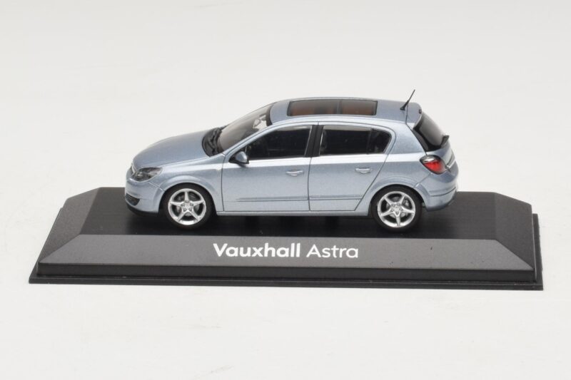 Vauxhall Astra H Sedan Azul Claro Metalizado Minichamps 1:43 ASTRA007 Metal