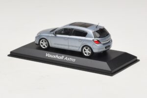 Vauxhall Astra H Sedan Azul Claro Metalizado Minichamps 1:43 ASTRA007 Metal - imagen 3 de 4