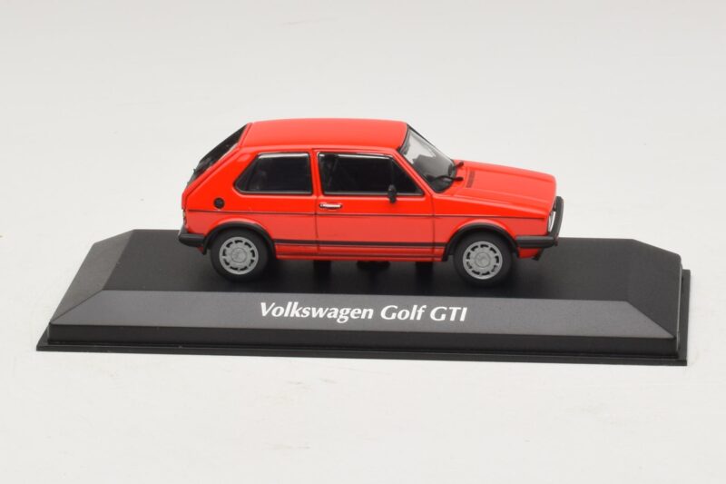Volkswagen Golf GTI Mk1 Rojo Maxichamps 1:43 940055170 Metal