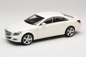 Mercedes CLS C218 Coupé blanco brillante metalizado Norev 1:18 183943 Metal