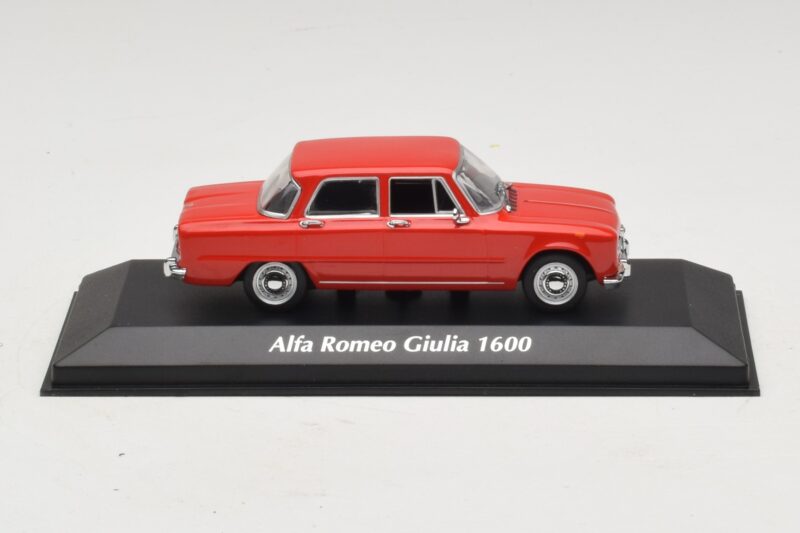 Alfa Romeo Giulia 1600 Rojo Maxichamps 1:43 940120901 Metal