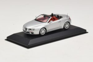 Alfa Romeo Giulia Spider Plata Minichamps 1:43 400120731 Metal - imagen 2 de 5