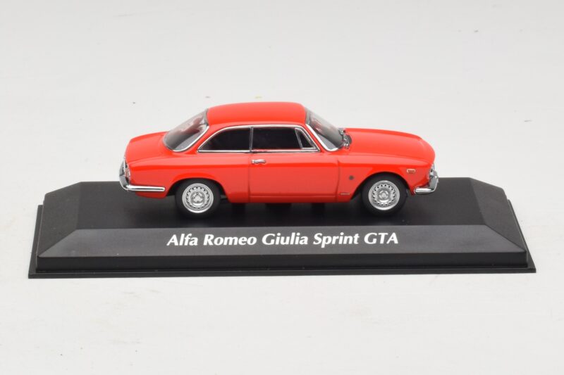 Alfa Romeo Giulia Sprint GTA Rojo Maxichamps 1:43 940120440 Metal