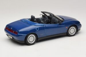 Alfa Romeo Spider 916 Azul Maisto 1:18 31831 Metal - imagen 3 de 8