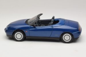 Alfa Romeo Spider 916 Azul Maisto 1:18 31831 Metal - imagen 4 de 8