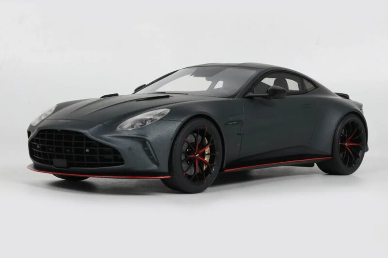 Aston Martin Vantage S Satin Xenon Grey GT Spirit 1:18 Aston Martin Vantage S Satin Xenon Grey GT Spirit 1:18 GT1017 Resina