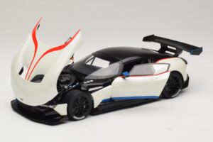 Aston Martin Vulcan Stratus White Con Rayas Azules y Rojas AUTOart 1:18 70261 Compuesto - imagen 2 de 8