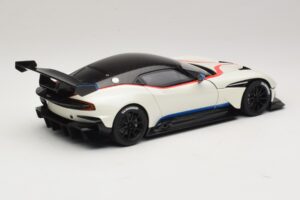 Aston Martin Vulcan Stratus White Con Rayas Azules y Rojas AUTOart 1:18 70261 Compuesto - imagen 3 de 8