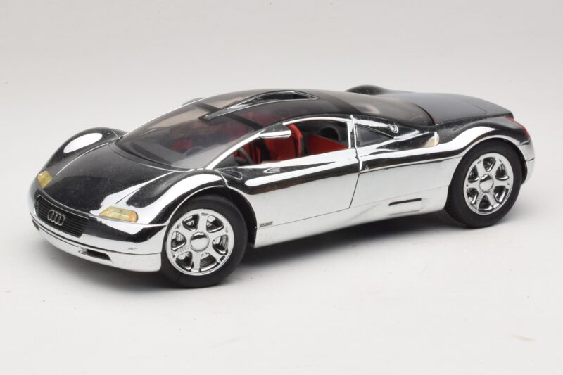 Audi Avus Quattro Chrome Silver Revell 1:18 08830 Metal