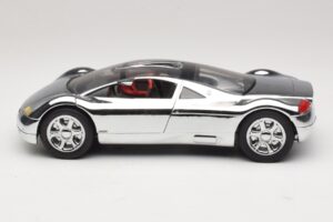 Audi Avus Quattro Chrome Silver Revell 1:18 08830 Metal - imagen 4 de 8