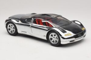 Audi Avus Quattro Chrome Silver Revell 1:18 08830 Metal - imagen 6 de 8