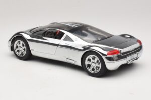 Audi Avus Quattro Chrome Silver Revell 1:18 08830 Metal - imagen 7 de 8