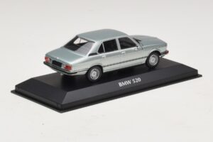 BMW 520 E12 Azul Claro Metalizado Maxichamps 1:43 940023002 Metal - imagen 2 de 5
