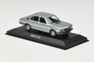 BMW 520 E12 Azul Claro Metalizado Maxichamps 1:43 940023002 Metal - imagen 3 de 5