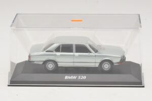 BMW 520 E12 Azul Claro Metalizado Maxichamps 1:43 940023002 Metal - imagen 4 de 5