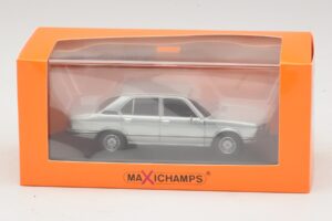 BMW 520 E12 Azul Claro Metalizado Maxichamps 1:43 940023002 Metal - imagen 5 de 5