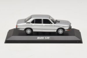 BMW 520 E12 Plata Maxichamps 1:43 940023000 Metal