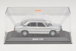BMW 520 E12 Plata Maxichamps 1:43 940023000 Metal - imagen 4 de 5