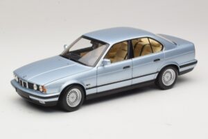 BMW 535i E34 Azul Claro Metalizado Minichamps 1:18 100024007 Metal