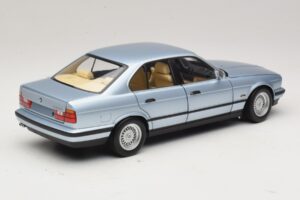 BMW 535i E34 Azul Claro Metalizado Minichamps 1:18 100024007 Metal - imagen 3 de 8