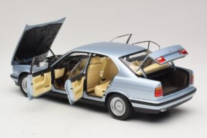BMW 535i E34 Azul Claro Metalizado Minichamps 1:18 100024007 Metal - imagen 5 de 8