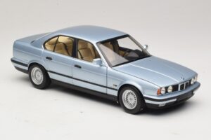 BMW 535i E34 Azul Claro Metalizado Minichamps 1:18 100024007 Metal - imagen 6 de 8