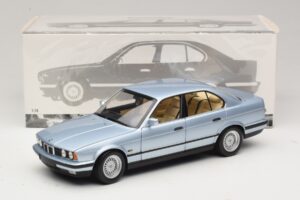 BMW 535i E34 Azul Claro Metalizado Minichamps 1:18 100024007 Metal - imagen 8 de 8