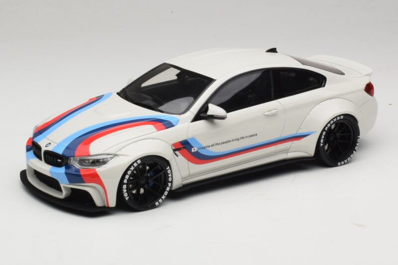 BMW M4 F82 Liberty Walk Caja de Repuesto GT Spirit 1:18 GT067-R1 Resina
