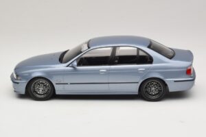 BMW M5 E39 Silverstone Blue Metallic KK-Scale 1:18 KKDC181622 Metal - imagen 3 de 6