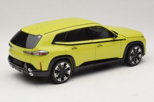 BMW XM G09 Amarillo Minichamps 1:18 110023302 Metal - imagen 3 de 8