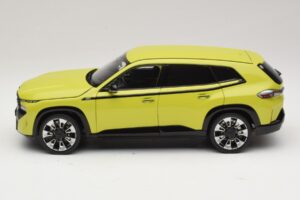 BMW XM G09 Amarillo Minichamps 1:18 110023302 Metal - imagen 4 de 8