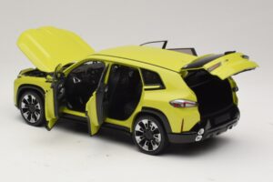 BMW XM G09 Amarillo Minichamps 1:18 110023302 Metal - imagen 5 de 8
