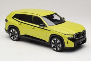BMW XM G09 Amarillo Minichamps 1:18 110023302 Metal - imagen 6 de 8
