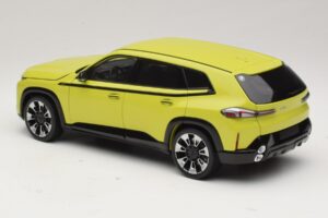 BMW XM G09 Amarillo Minichamps 1:18 110023302 Metal - imagen 7 de 8