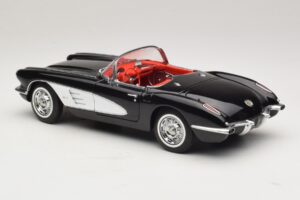 Chevrolet Corvette C1 Tuxedo Black AUTOart 1:18 71142 Metal - imagen 7 de 8