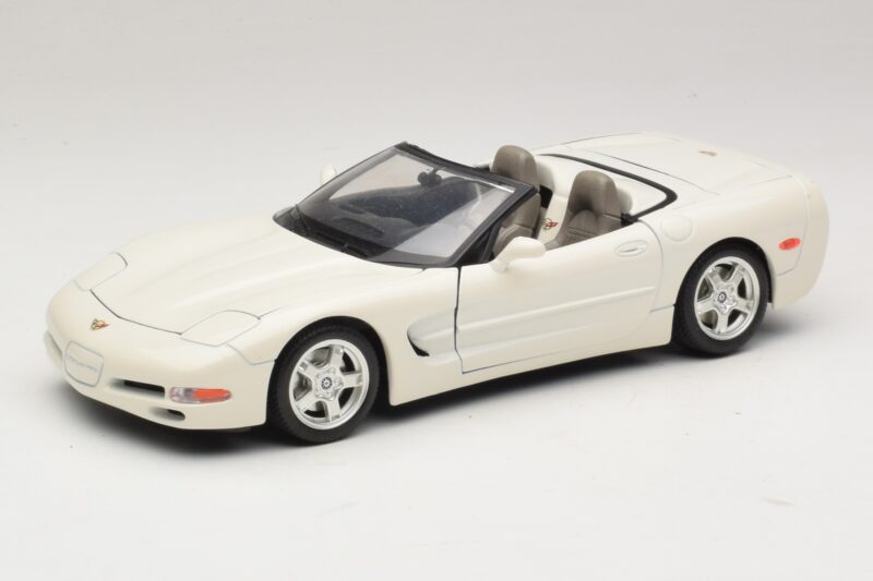 Chevrolet Corvette C5 Descapotable Blanco Bburago 1:18 3076-P1 Metal