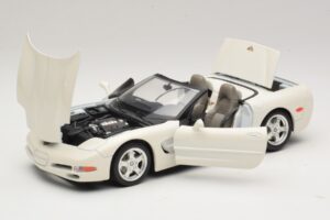 Chevrolet Corvette C5 Descapotable Blanco Bburago 1:18 3076-P1 Metal - imagen 2 de 8