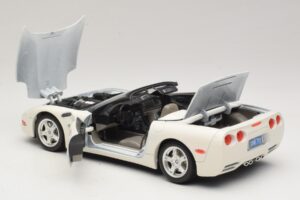 Chevrolet Corvette C5 Descapotable Blanco Bburago 1:18 3076-P1 Metal - imagen 5 de 8