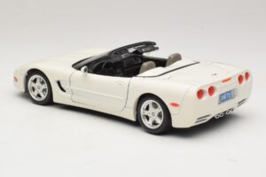 Chevrolet Corvette C5 Descapotable Blanco Bburago 1:18 3076-P1 Metal - imagen 7 de 8