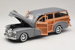 Chevrolet Fleetmaster Woody Gris Maisto 1:18 31854 Metal - imagen 2 de 8