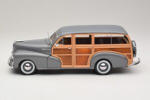 Chevrolet Fleetmaster Woody Gris Maisto 1:18 31854 Metal - imagen 4 de 8