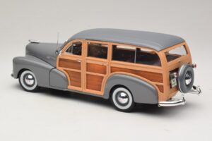 Chevrolet Fleetmaster Woody Gris Maisto 1:18 31854 Metal - imagen 7 de 8