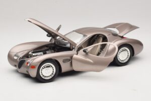 Chrysler Atlantic Beige Guiloy 1:18 68570 Metal - imagen 2 de 8