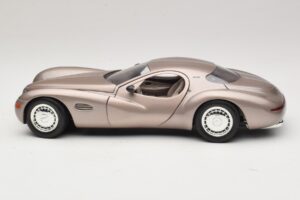 Chrysler Atlantic Beige Guiloy 1:18 68570 Metal - imagen 4 de 8