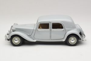 Citroen 15CV Six Gris Maisto 1:18 31837 Metal - imagen 4 de 8