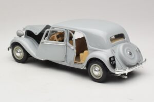 Citroen 15CV Six Gris Maisto 1:18 31837 Metal - imagen 5 de 8