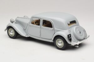 Citroen 15CV Six Gris Maisto 1:18 31837 Metal - imagen 7 de 8